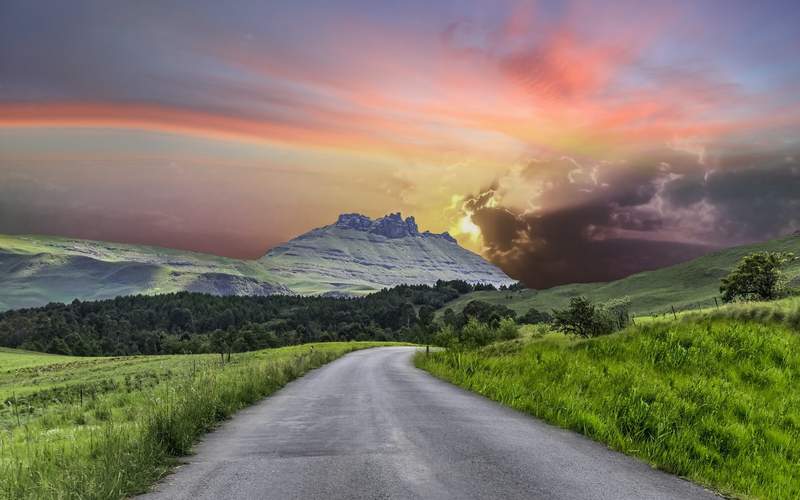 Dramatic peaks and rolling foothills of the Drakensberg mountains
